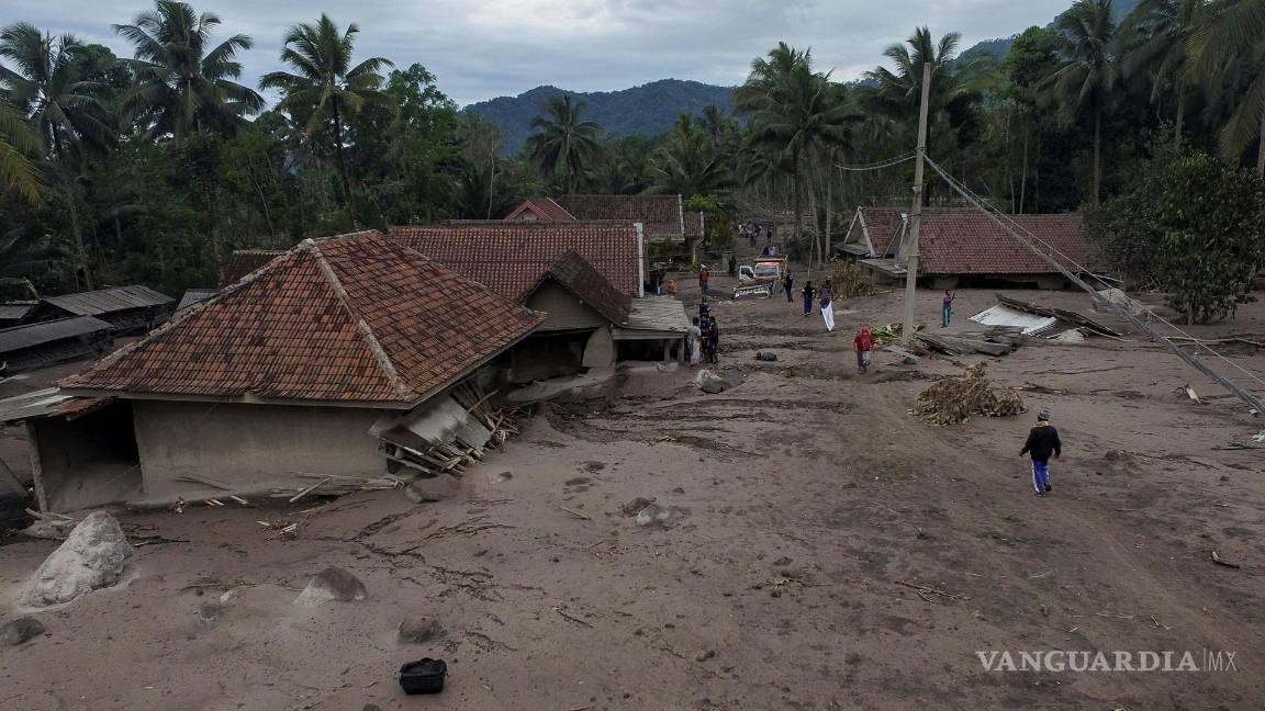 $!Vista general de un área afectada por la erupción del monte Semeru en la aldea de Sumber Wuluh en Lumajang, Java Oriental, Indonesia. EFE/EPA/AMMAR