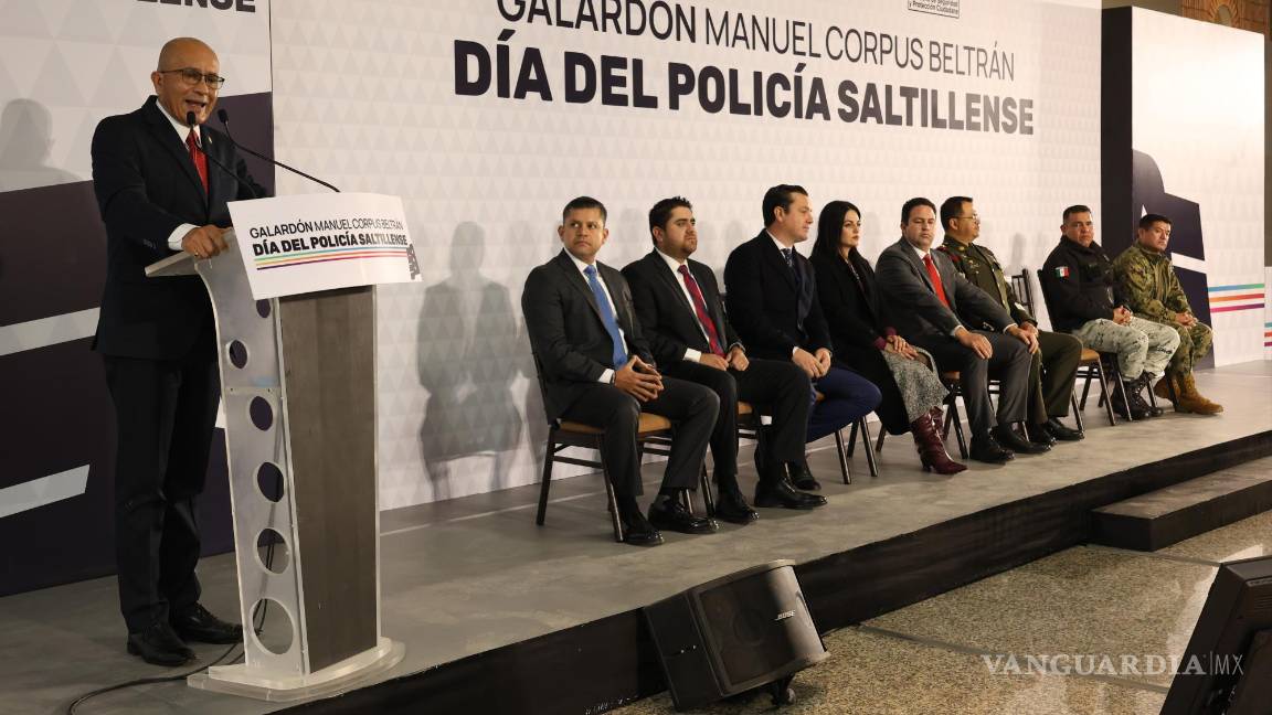 $!La ceremonia de entrega de preseas reafirmó el compromiso de las autoridades por reconocer el trabajo de quienes protegen a la ciudadanía.