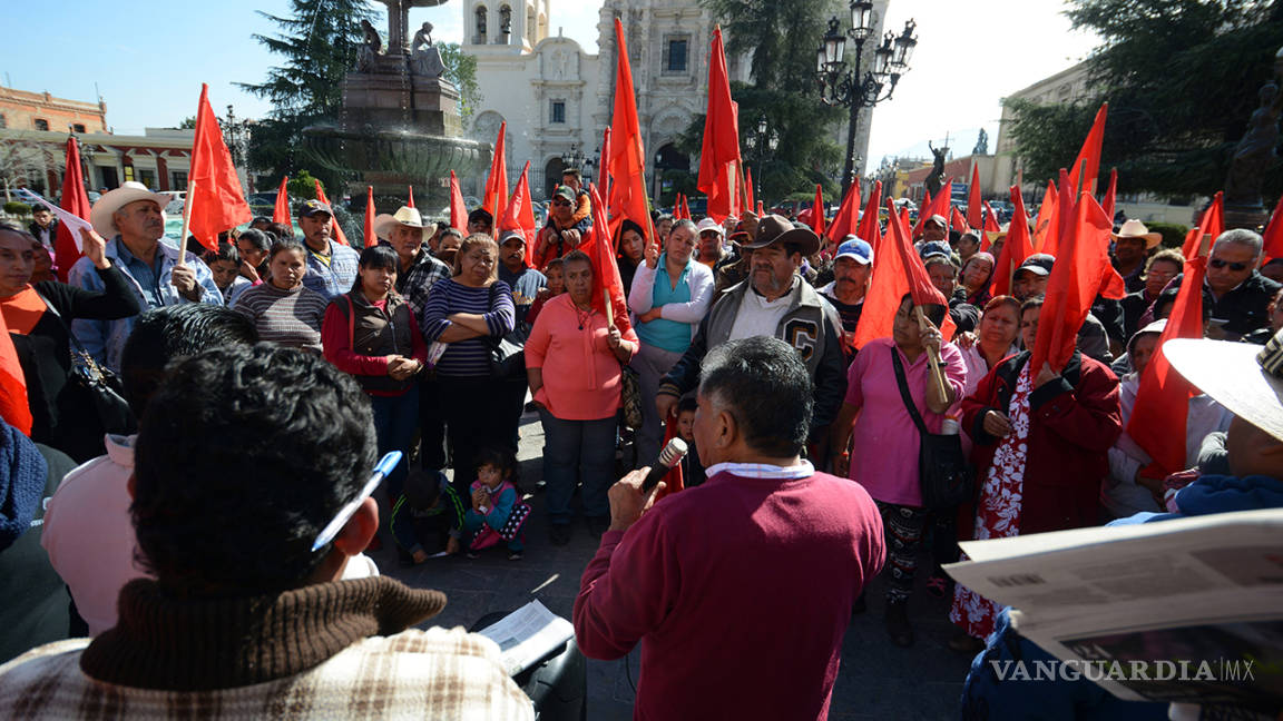 Movimiento Antorchista protesta en Palacio de Gobierno de Coahuila