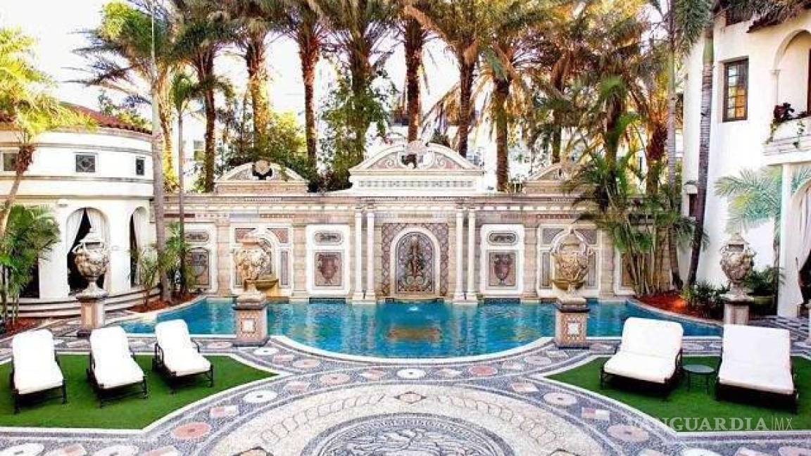 $!Luisito disfrutó de una elegante cena que compartió con su familia en Mansion Versace, ubicada en Miami, Florida.