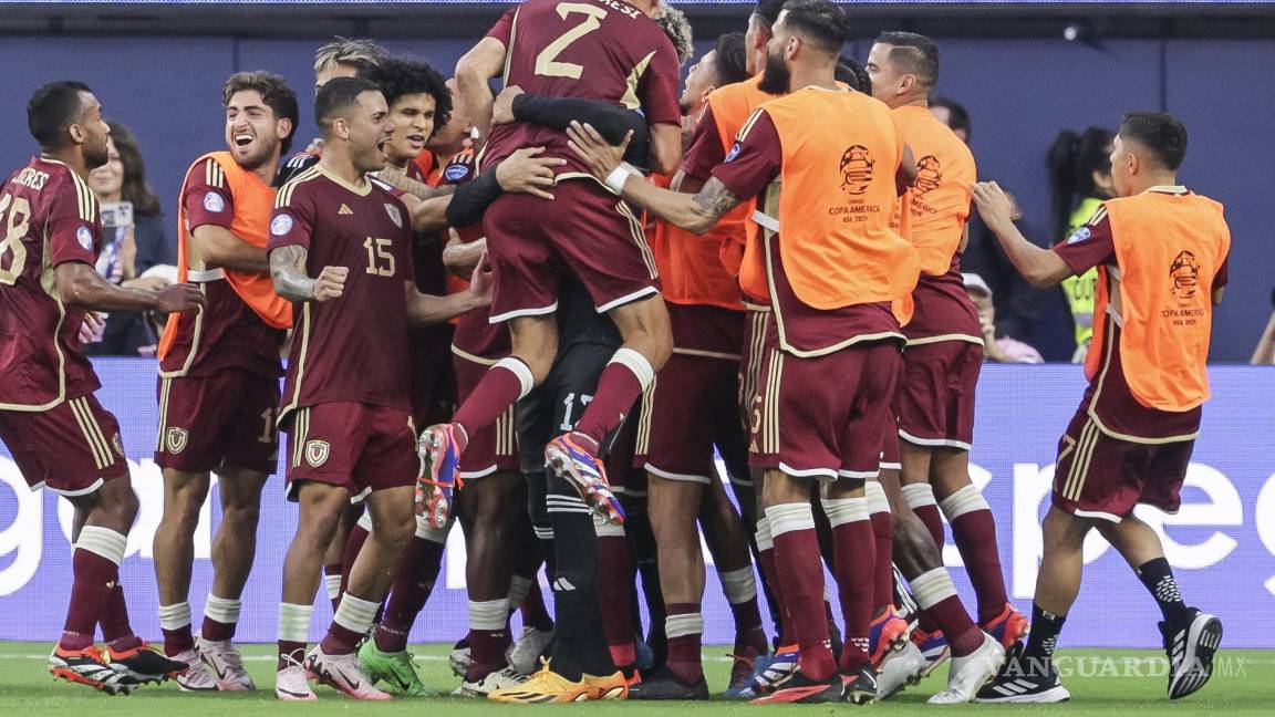 $!Venezuela celebró a lo alto el cobro de Salomón Rondón con el que México cayó en el SoFi Stadium.