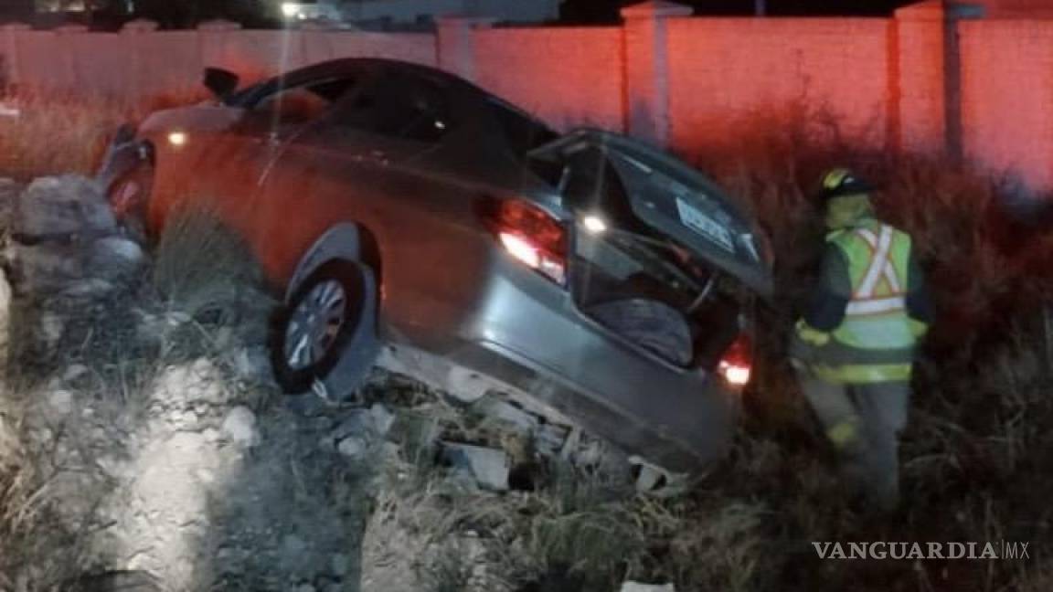 ¡La libra de milagro! Dormita y sale del camino en la carretera Saltillo-Zacatecas