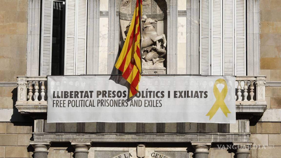 Gobierno catalán retira pancarta independentista