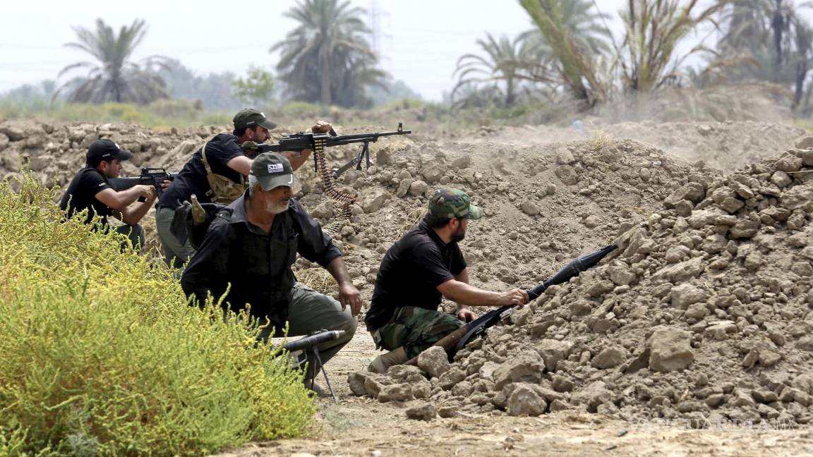 $!Combatientes chiítas iraquíes se preparan para luchar contra militantes del grupo extremista Estado Islámico en Jurf al-Sakhar, 70 kilómetros al sur de Bagdad, Irak.