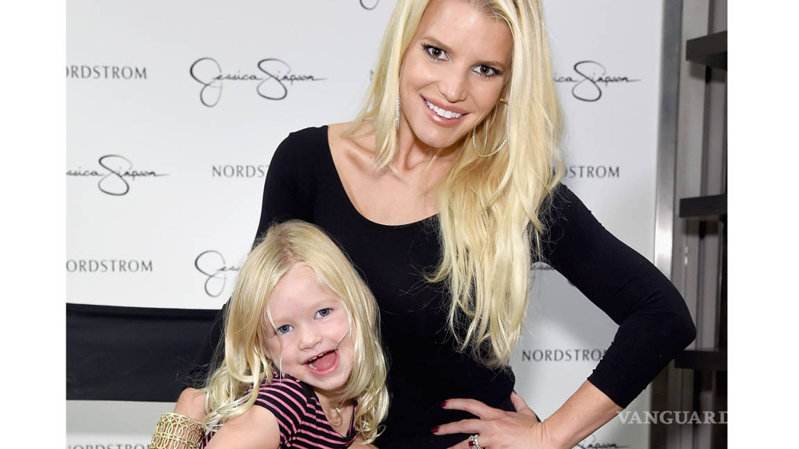 Jessica Simpson publica una foto de su hija en bikini y las redes sociales enfurecen