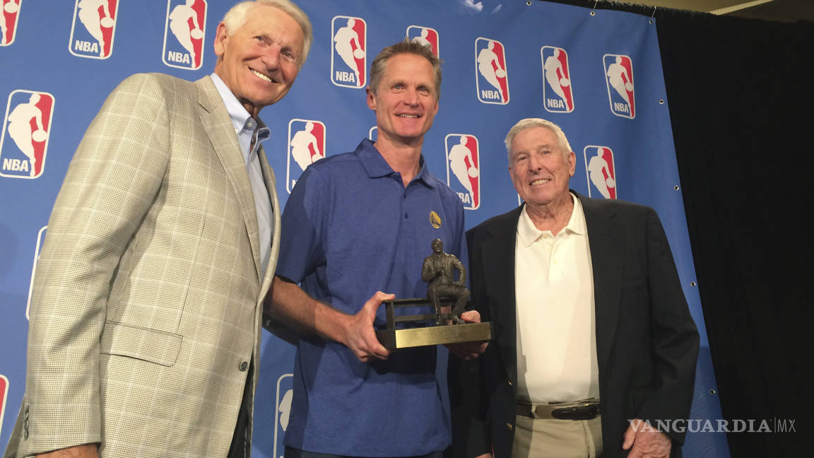 Steve Kerr es elegido como entrenador del año en la NBA