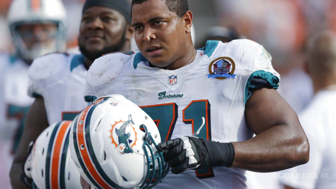 Ex jugador de la NFL es acusado formalmente de amenazar con arma de fuego a ex compañeros que le hacían 'bullyng' en los Dolphins