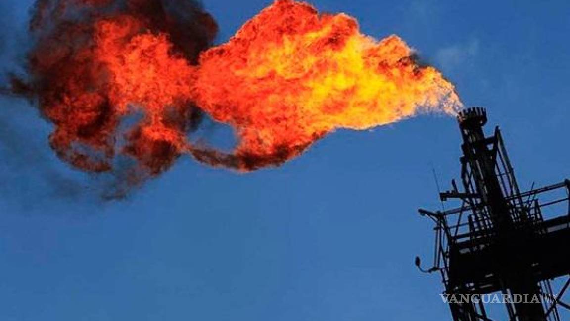 Pemex sigue quemando gas, la CNH la multa con más de 40 mdp