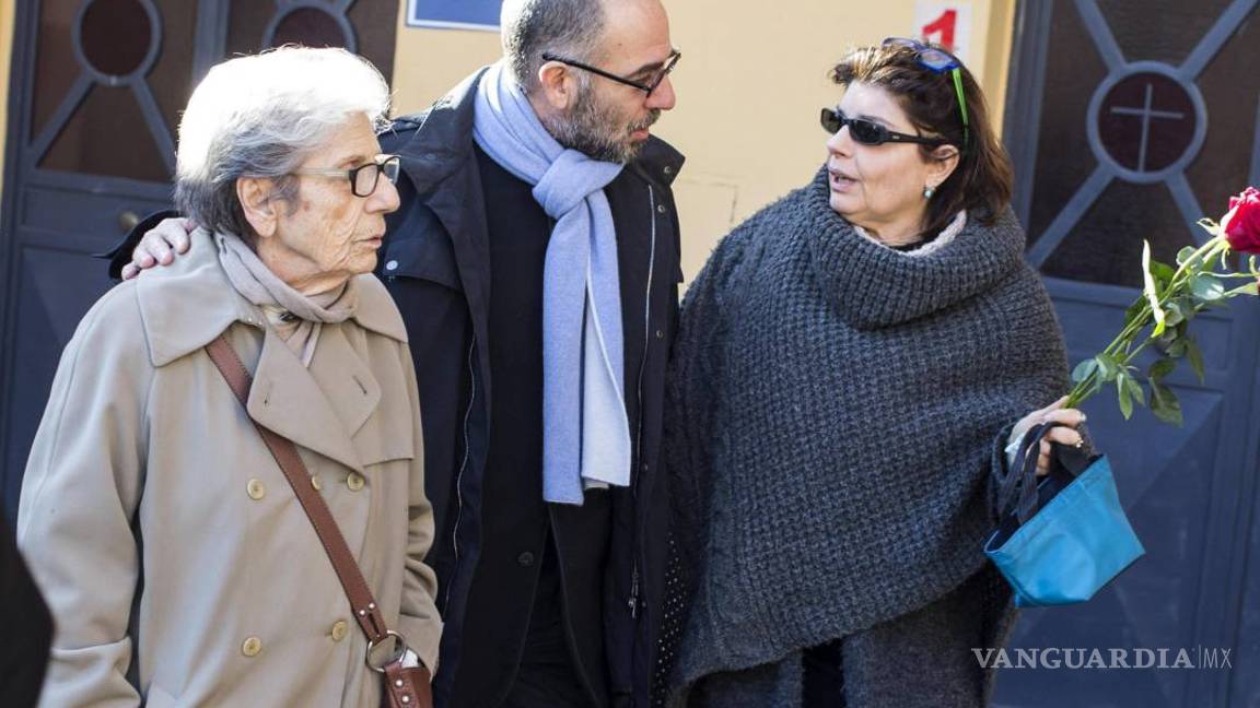 $!Mundo del cine y la política acuden a la "fiesta" de adiós a Scola