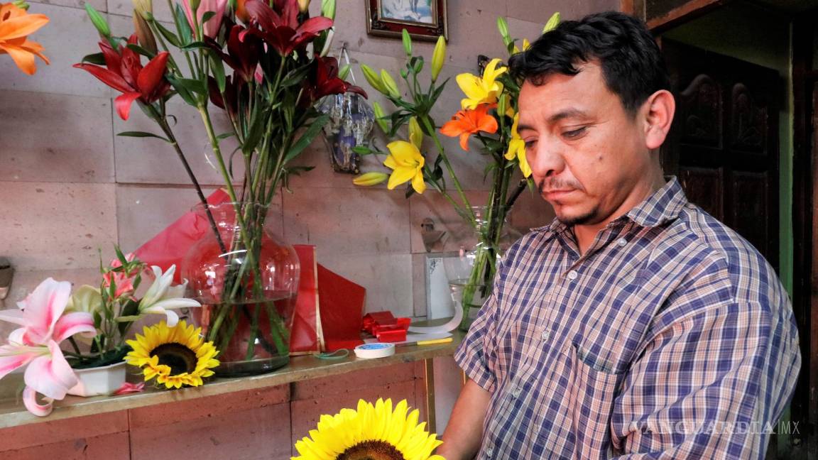 $!Los comerciantes enfocados en la venta de flores se preparan para obtener un poco de la derrama que dejará este 14 de febrero con el Día del Amor y la Amistad.