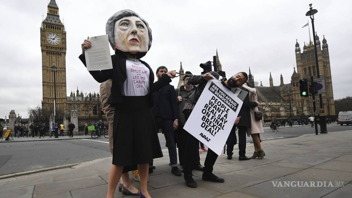 Activistas protestaron contra el &quot;brexit&quot; y Theresa May