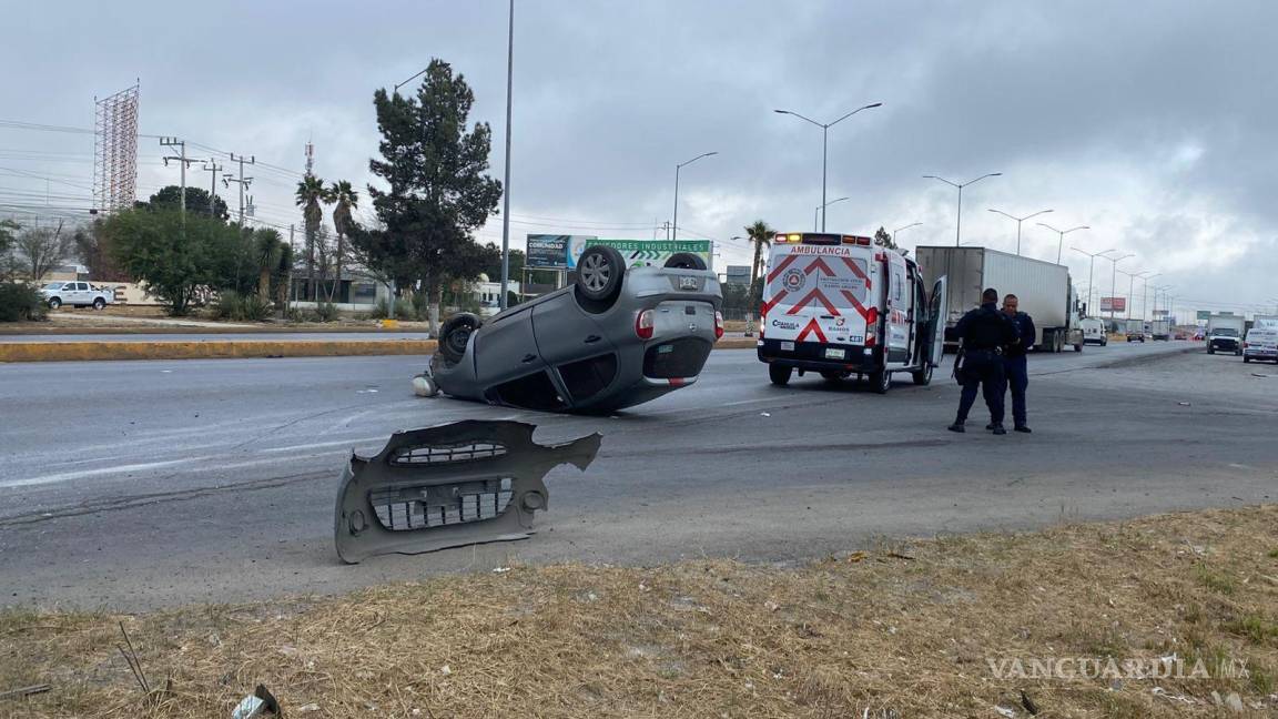 Se vuelca tras distracción en Ramos Arizpe