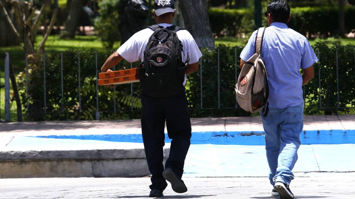 $!Es común ver tirados en lugares públicos, los restos de comida y empaques que van dejando tras de sí los saltillenses.