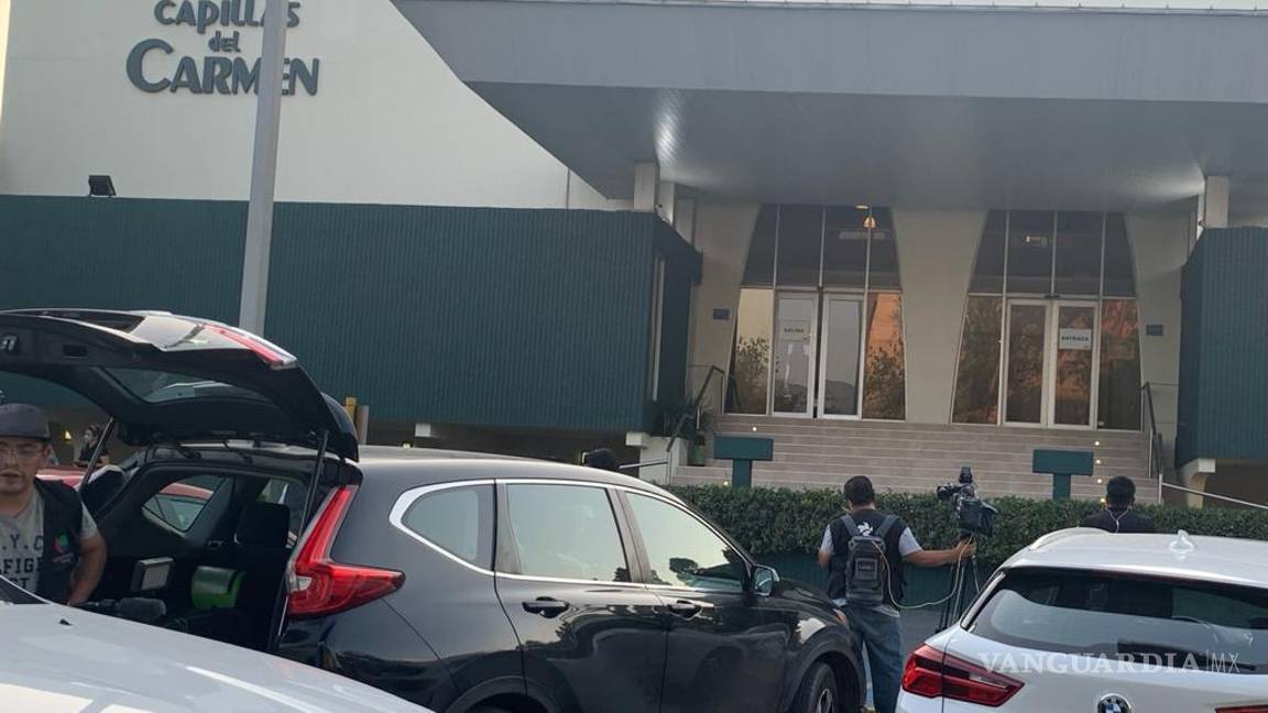 $!En la capilla ardiente estuvo el gobernador Samuel García y su esposa que vinieron a ofrecer el pésame y apoyo a la familia.