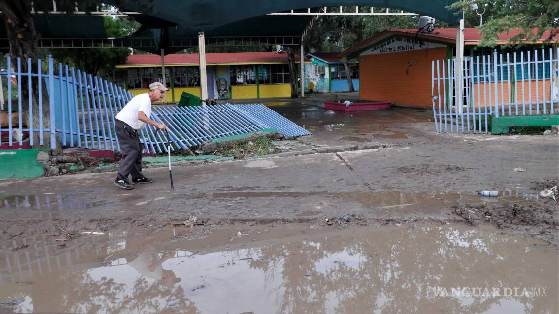 $!En los días más severos de la inundación se dio el rescate de varias personas.