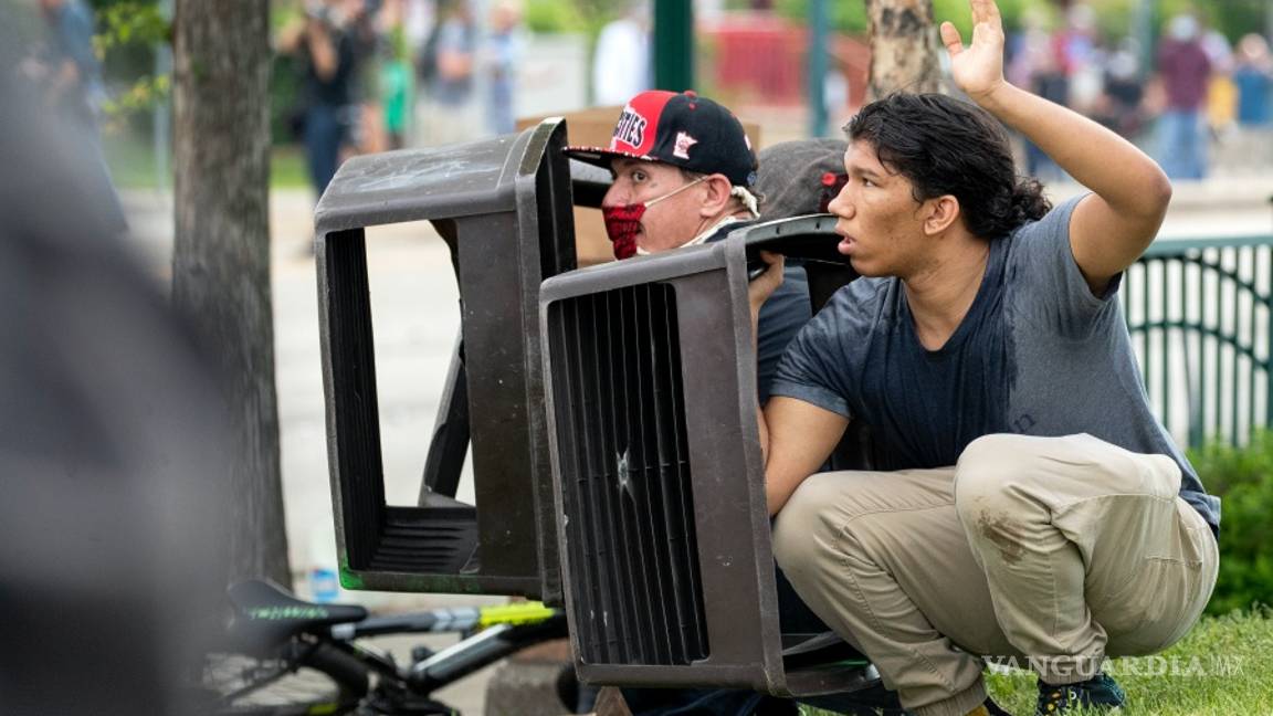 $!Violentas protestas y saqueos en Minneapolis por la muerte de George Floyd por abuso policial (fotos)