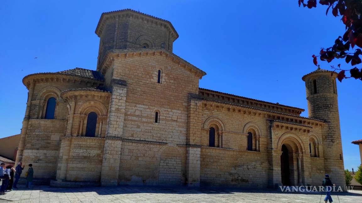 $!Exterior de San Martín de Frómista. Palencia fue un punto clave en las rutas de peregrinación a Santiago de Compostela. Foto: EFE (Amalia González).