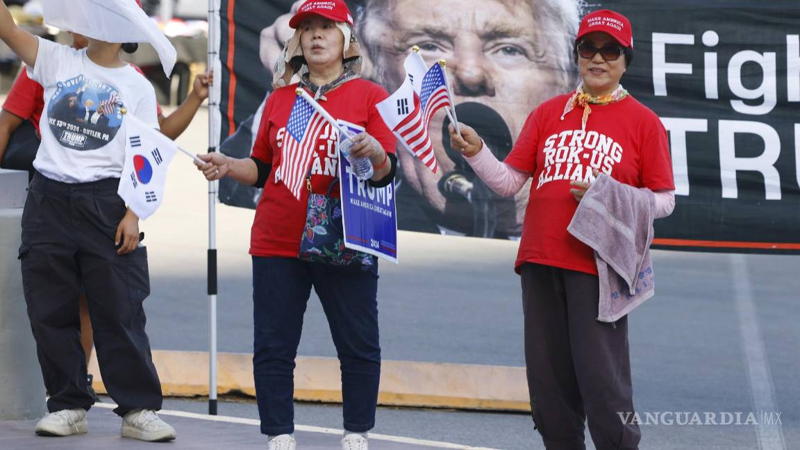 $!Partidarios de Donald Trump fuera de la Expo en el World Market Center, donde Trump asiste a un mitin de campaña en Las Vegas, Nevada.