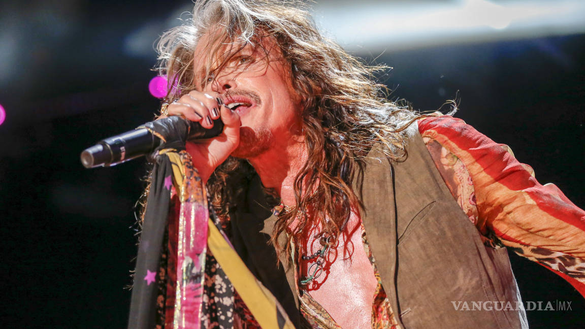 Steven Tyler toma un descanso de Aerosmith para cantar country