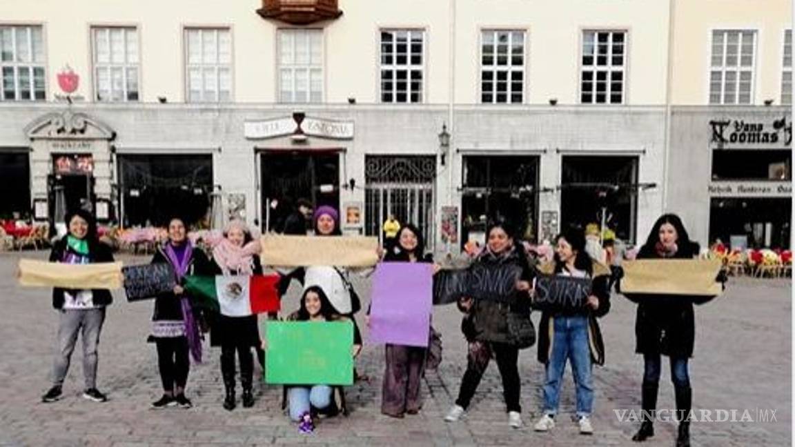 $!'De Estonia con amor para México': Mujeres expresaron su apoyo este Día Internacional de la Mujer