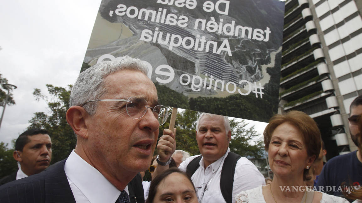 Documentos desclasificados vinculan al expresidente colombiano Álvaro Uribe con el narco