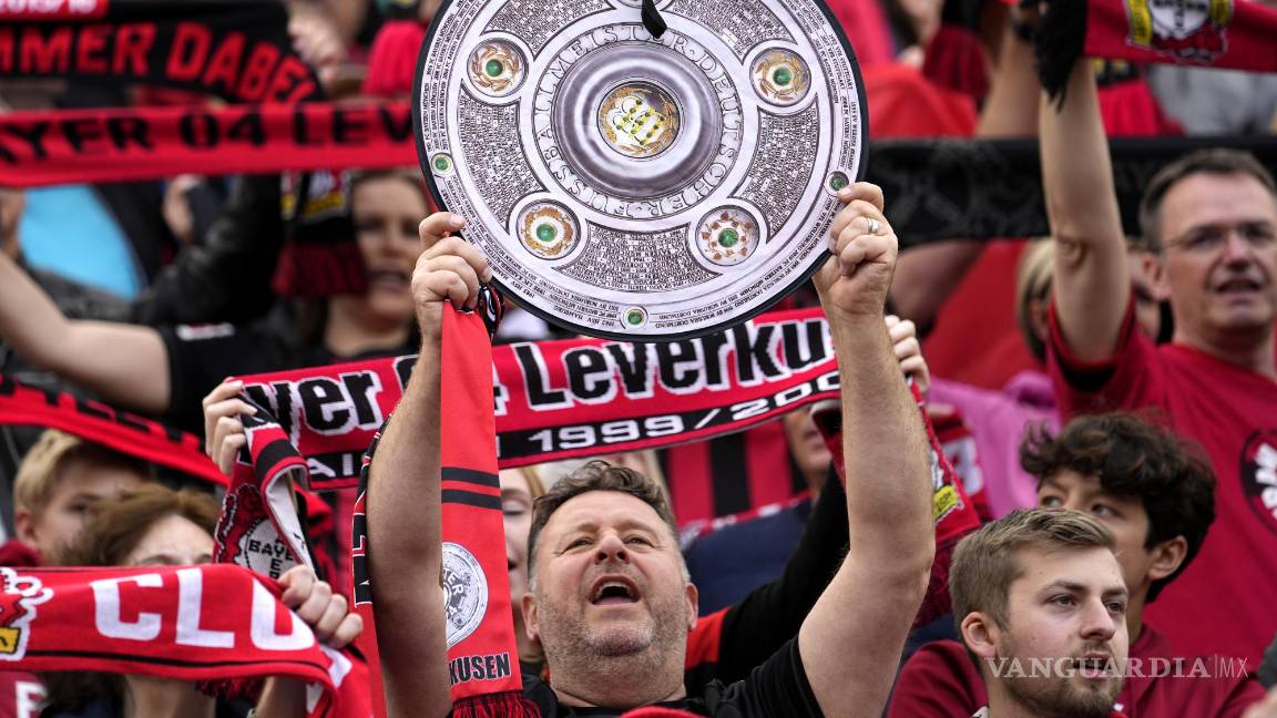 $!La fanaticada ya tenía el “título” en mano, durante el encuentro en Alemania.