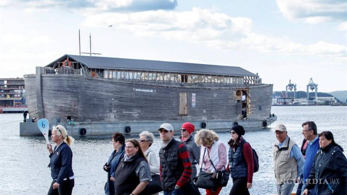 'Arca de Noe' choca en puerto de Noruega