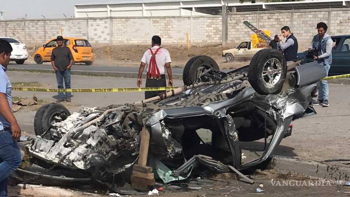 Muere mujer en choque con volcadura en el periférico de Torreón