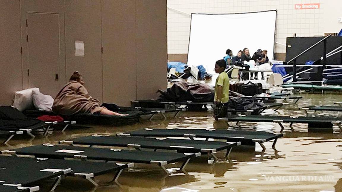 Se inunda refugio para afectados por Harvey en Texas