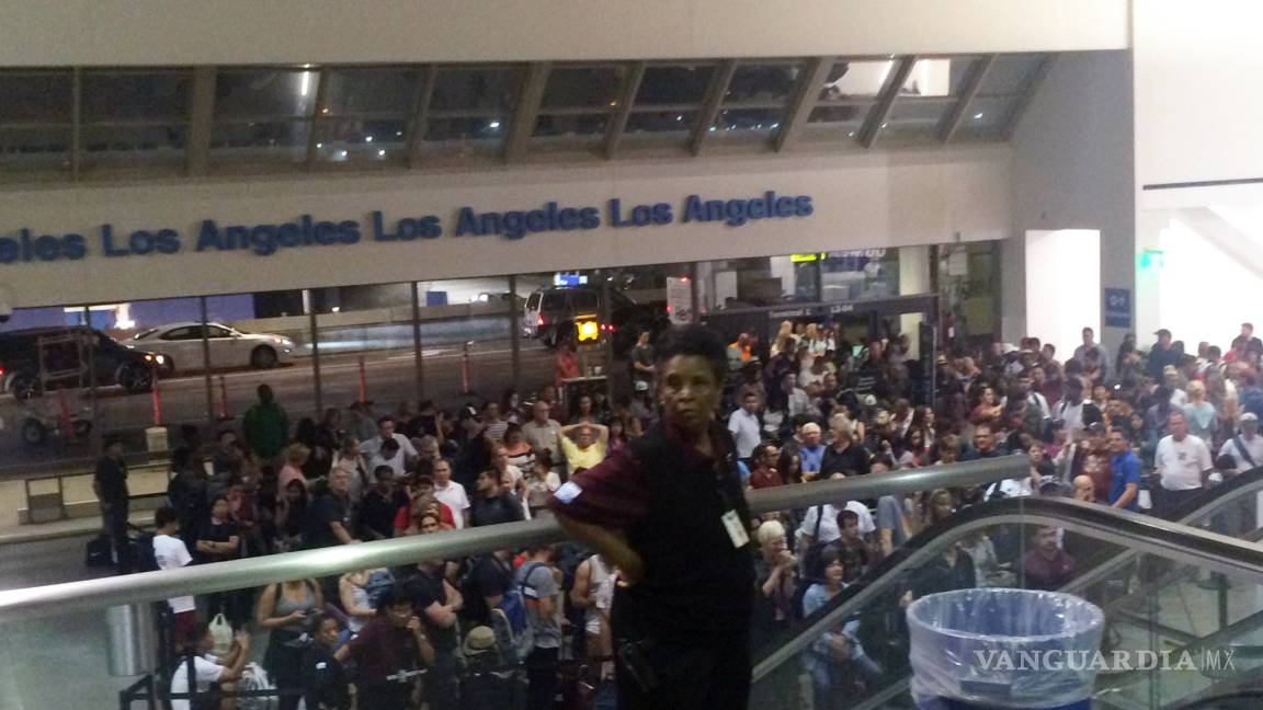 Falsa alarma causa pánico en aeropuerto de Los Ángeles