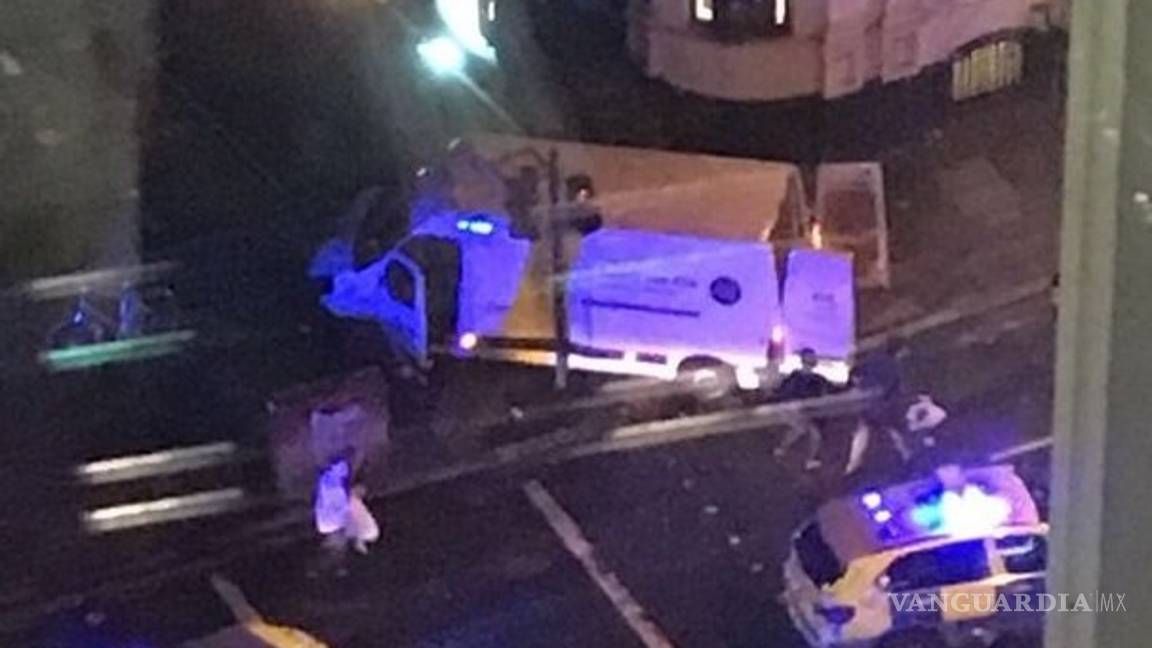 $!Camioneta arrolla a peatones en el Puente de Londres dejando al menos 30 heridos, investigan segundo y tercer incidentes