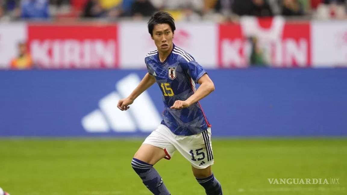 $!Daichi Kamada, de la selección de Japón disputa un partido amistoso ante Estados Unidos en Düsseldorf, Alemania.