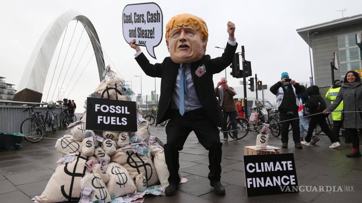 Activistas protestan en el último día de la Cumbre del Clima COP26 en Glasgow