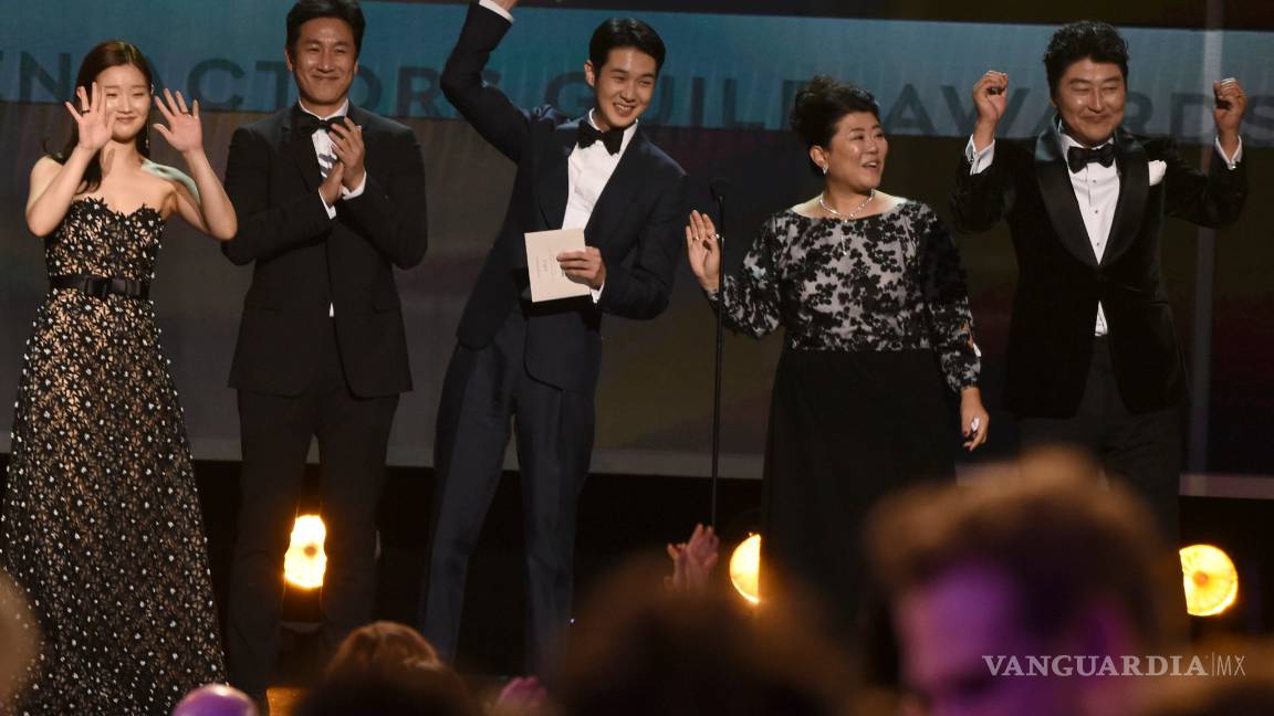 $!Joaquin Phoenix gana y ovacionan de pie a Parasite, así fueron los Premios SAG