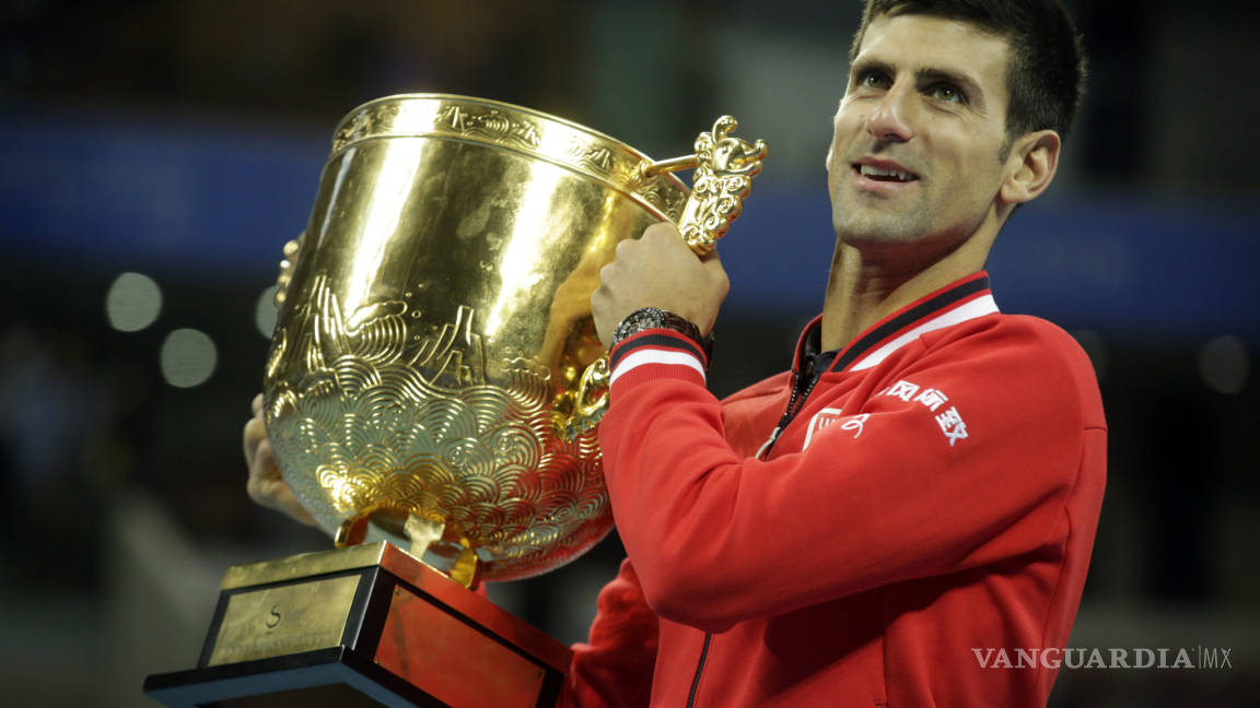 Djokovic se corona en China tras superar sin problemas a Nadal