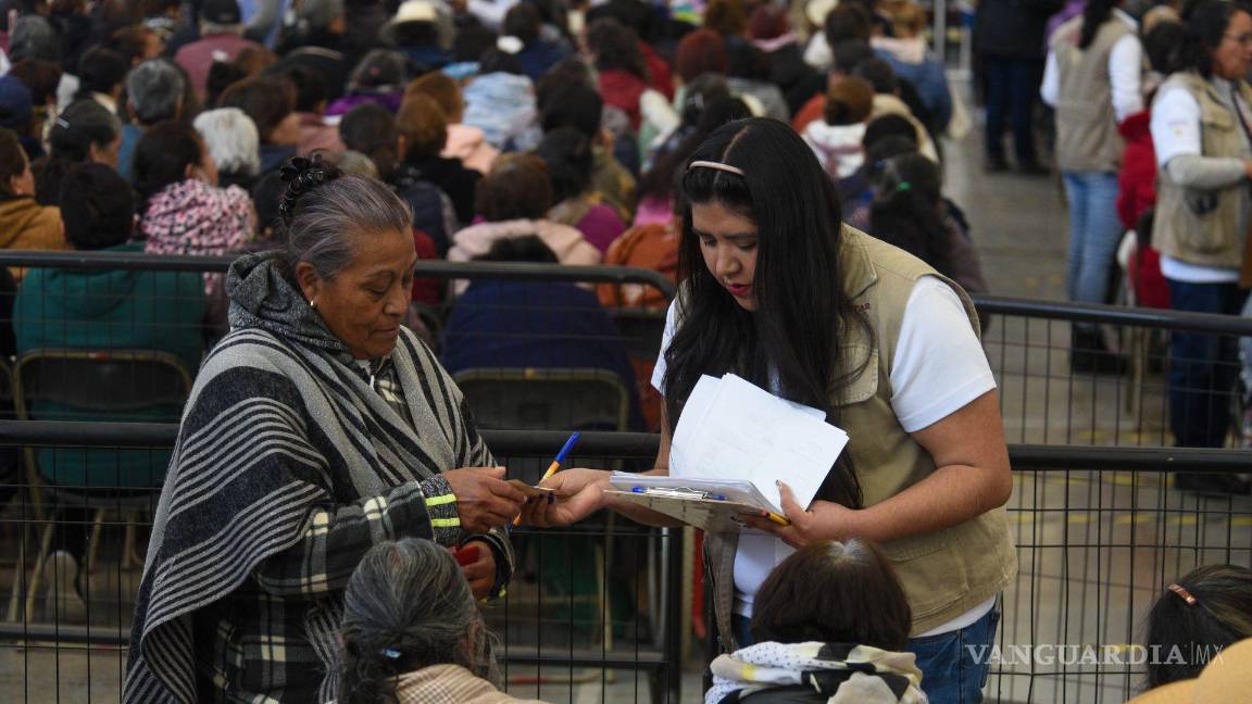 Entrega de tarjetas a mujeres de 63 y 64 años en Coahuila no va ni a la mitad