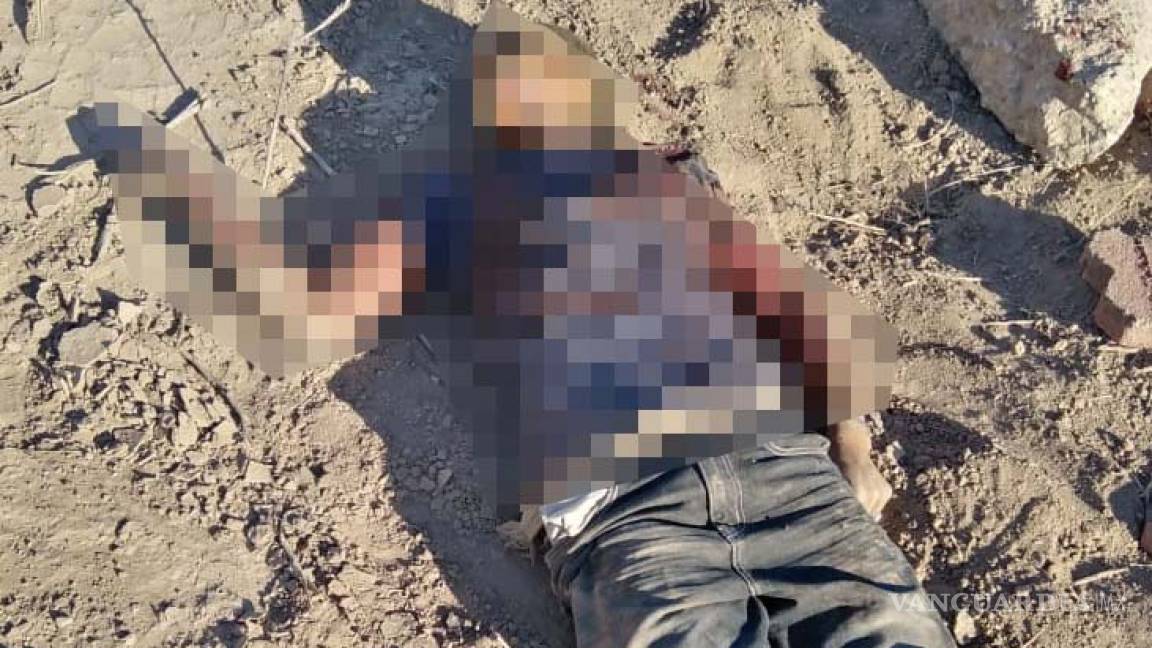 Asesinan a joven y lo dejan en lote baldío en Torreón