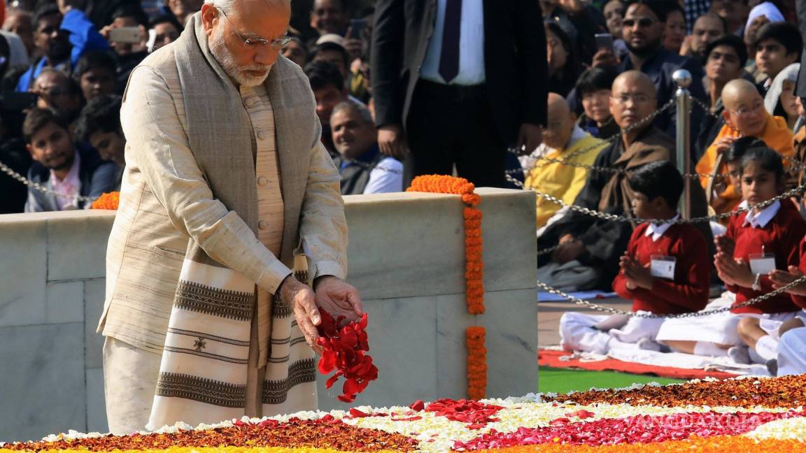 Recuerdan a Gandhi con plegarias y flores en el 70 aniversario de su muerte