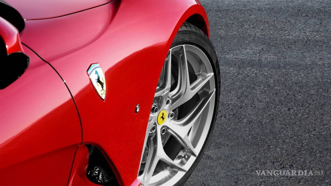 Ferrari presentará otro coche híbrido, se prepara para una eventual batalla con Tesla
