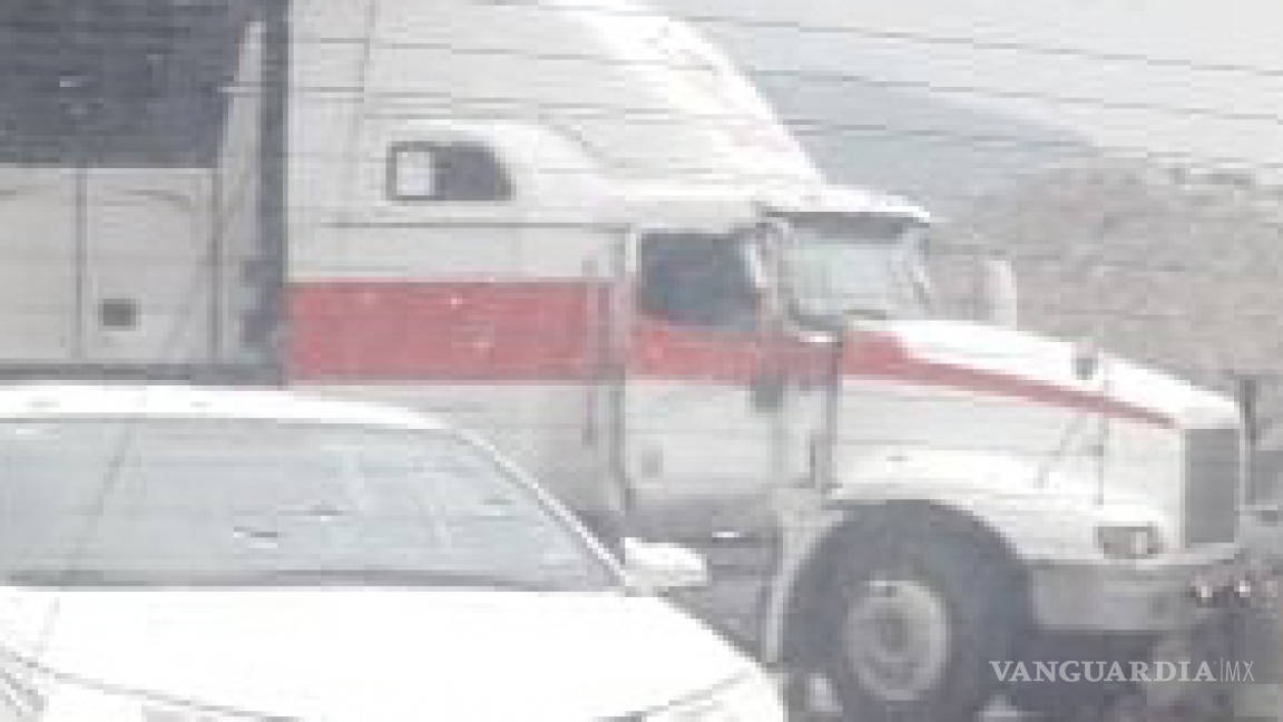Accidente de tráiler paraliza la autopista Saltillo - Monterrey