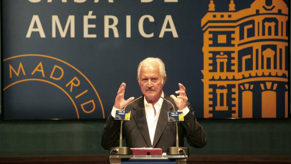 $!Carlos Fuentes en una 'clase maestra' con motivo de la presentación de su libro Todas las familias felices en la Casa de América en Madrid el 14/09/06.