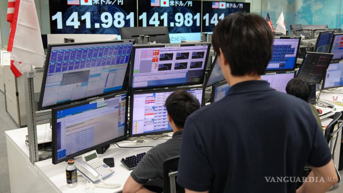 Sube Bolsa de Tokio 10% en apertura del martes, tras desplome histórico de ‘Lunes Negro’