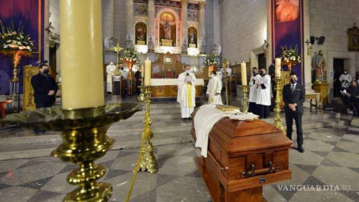 $!Llegada del cuerpo del Obispo Emérito Francisco Villalobos a la Catedral de Saltillo el 6 de febrero de 2022.