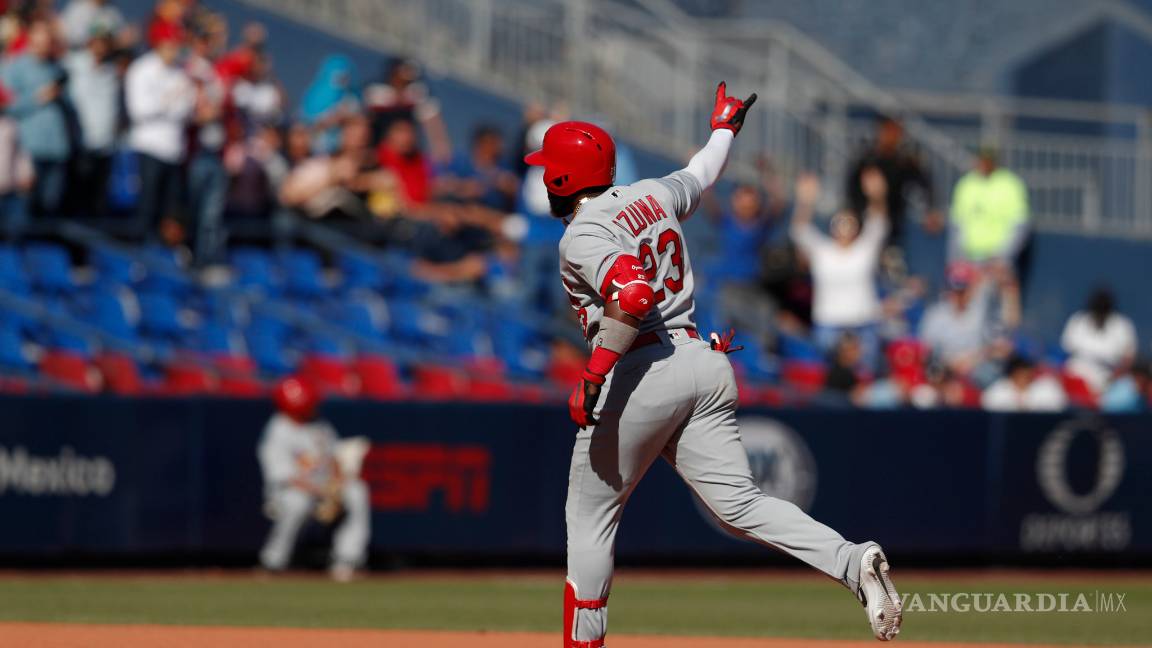 $!Cardenales 'vuelan' sobre la cerca y le 'pegan' a los Rojos en Monterrey