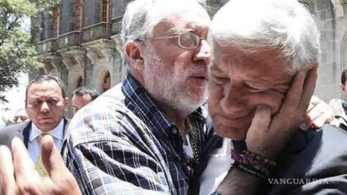 $!Javier Sicilia intentó besar a AMLO durante la campaña presidencial de 2012; López Obrador lo rechazó Internet