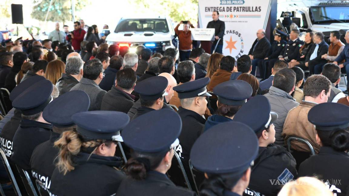 Entrega Manolo Jiménez pick-ups y unidades tipo Black Mamba a la Policía de Torreón