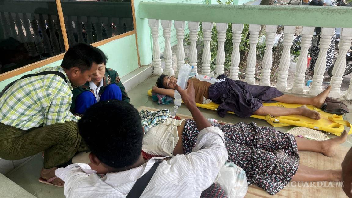 $!Los heridos son atendidos en un hospital tras el terremoto en Naypyidaw, Myanmar.
