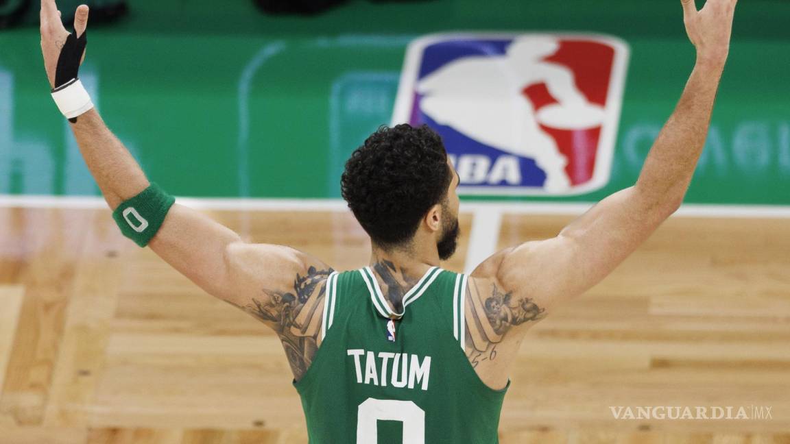 Históricos 51 puntos de Tatum llevan a los Celtics a enfrentarse al Heat en las Finales del Este