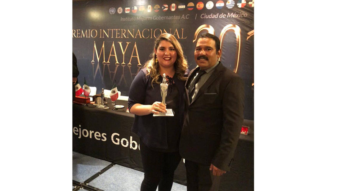 Recibe alcalde de Sabinas, premio internacional Maya 2018