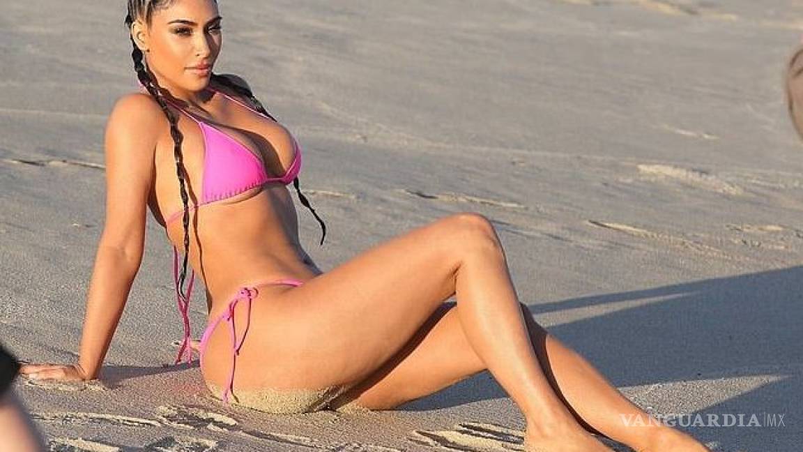 Kim Kardashian presume sus curvas en las playas de Cabo San Lucas